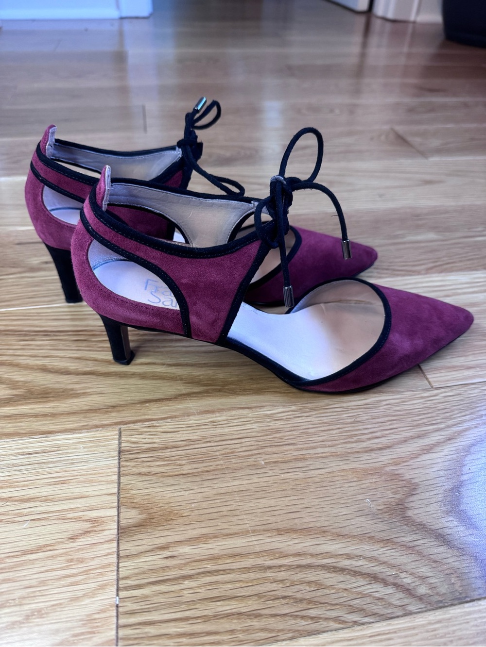 Franco Sarto Darlis Pumps in Burgundy Suede with Black Accents - Picture 3 of 6